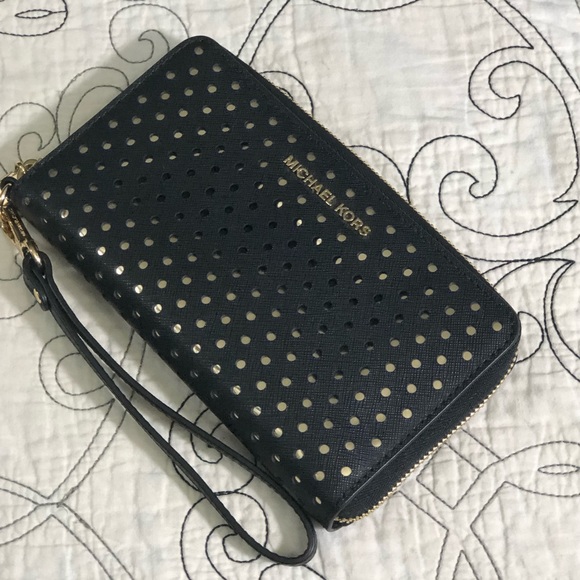 Michael Kors Handbags - Women’s NWOT Michael Kors 7” Black Hand Purse